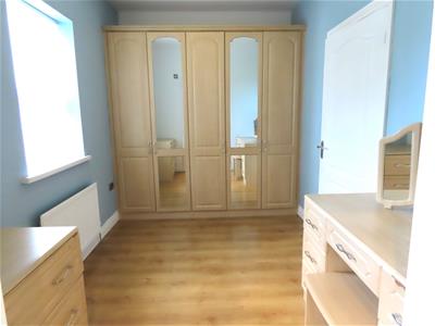 DRESSING-ROOM OFF